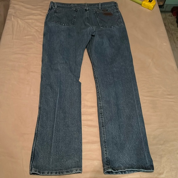 WRANGLER 47 REGULAR FIT ADVANCED COMFORT LEATHER TAG MENS SIZE 36x32 BLUE JEANS - Picture 2 of 9